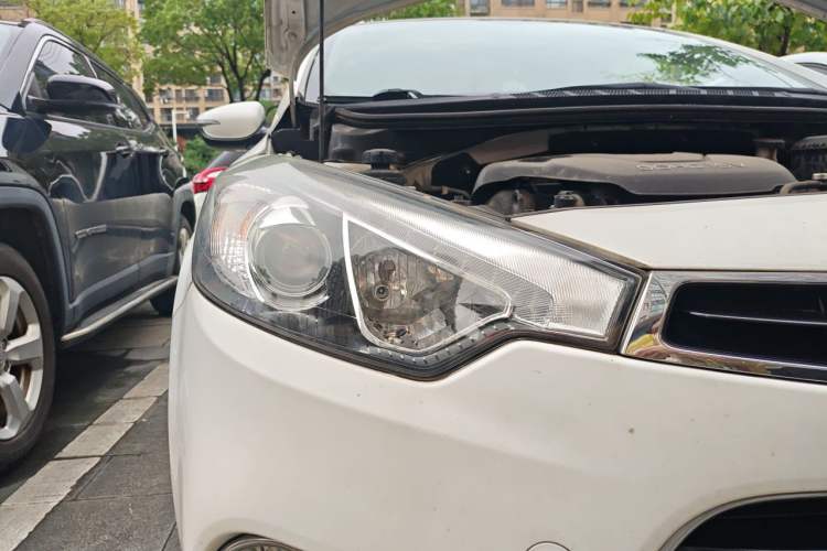 Used Kia K3S 2014 1.6L Automatic GLS Right Front Headlight