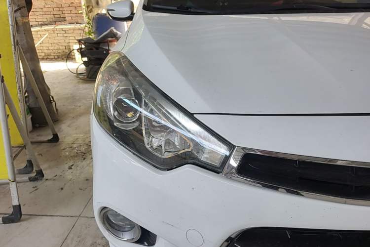 Used Kia K3S 2014 1.6L Automatic DLX Right Front Headlight