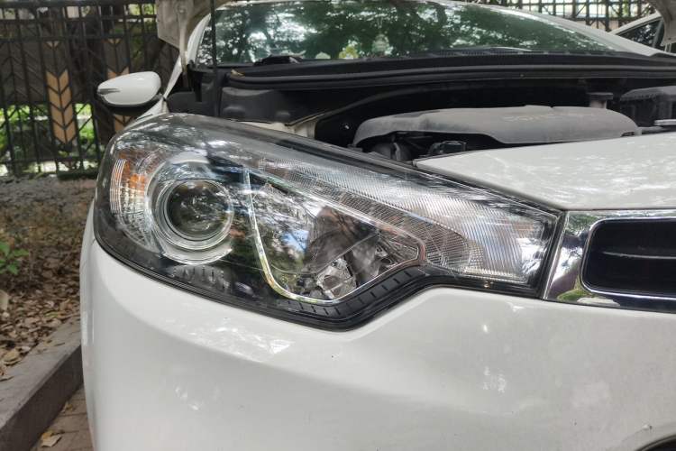 Used Kia K3S 2014 1.6L Automatic DLX Right Front Headlight