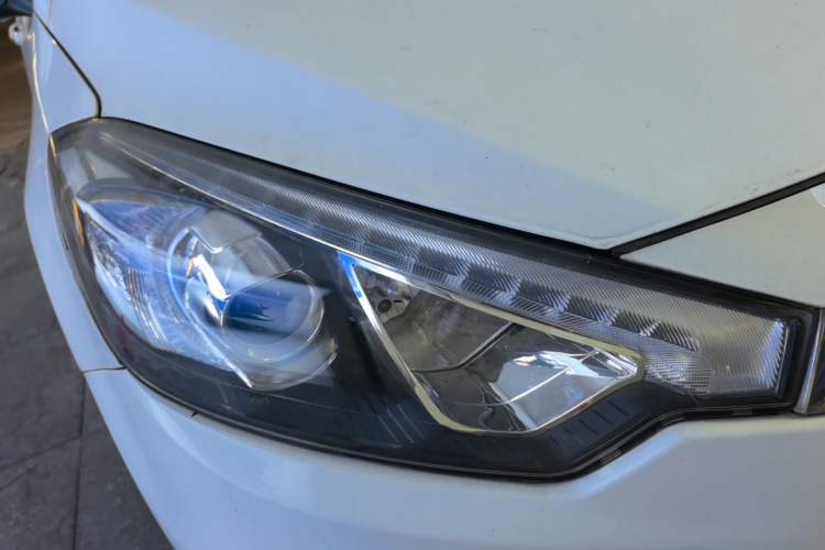 Used Kia K3S 2014 1.6L Manual GLS Right Front Headlight