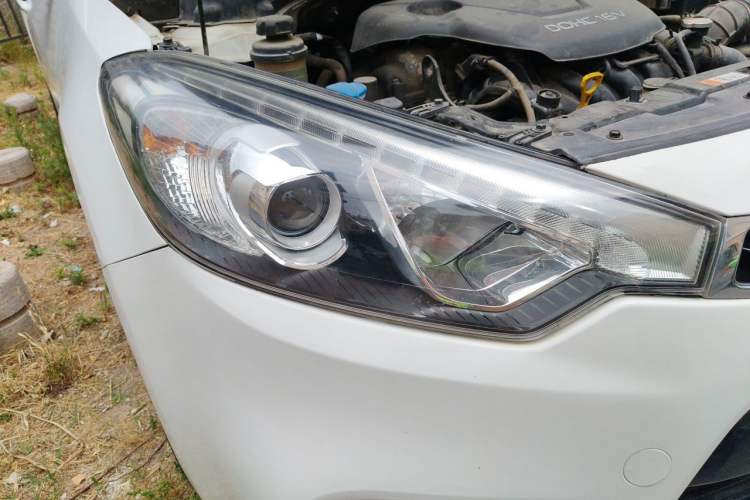 Used Kia K3S 2014 1.6L Automatic GLS Right Front Headlight