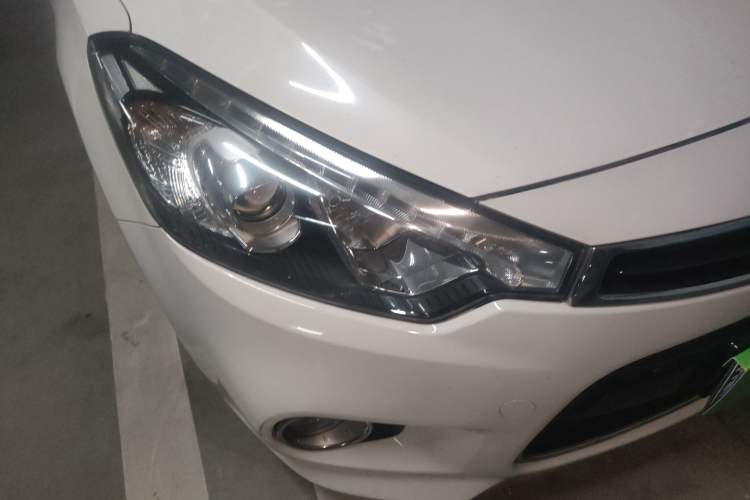 Used Kia K3S 2014 1.6L Automatic DLX Right Front Headlight