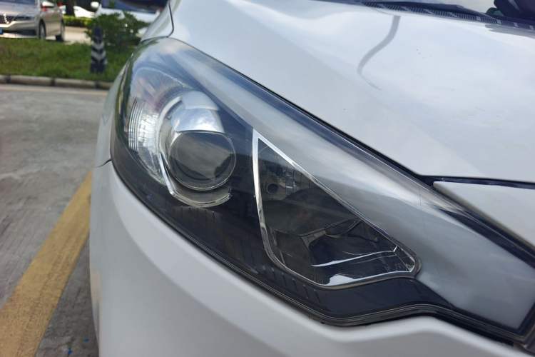 Used Kia K3S 2014 1.6L Automatic GL Right Front Headlight