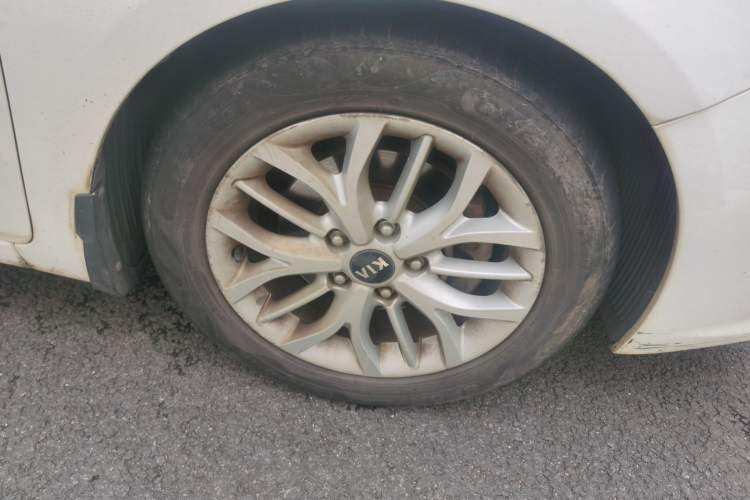 Used Kia K3S 2014 1.6L Automatic GLS Right Front Wheel Hub