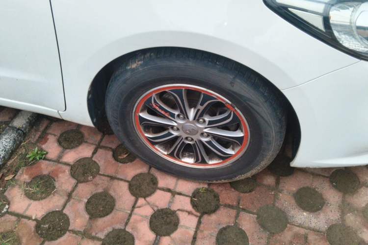 Used Kia K3S 2014 1.6L Automatic GL Right Front Wheel Hub
