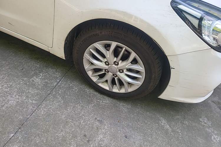 Used Kia K3S 2014 1.6L Automatic GLS Right Front Wheel Hub