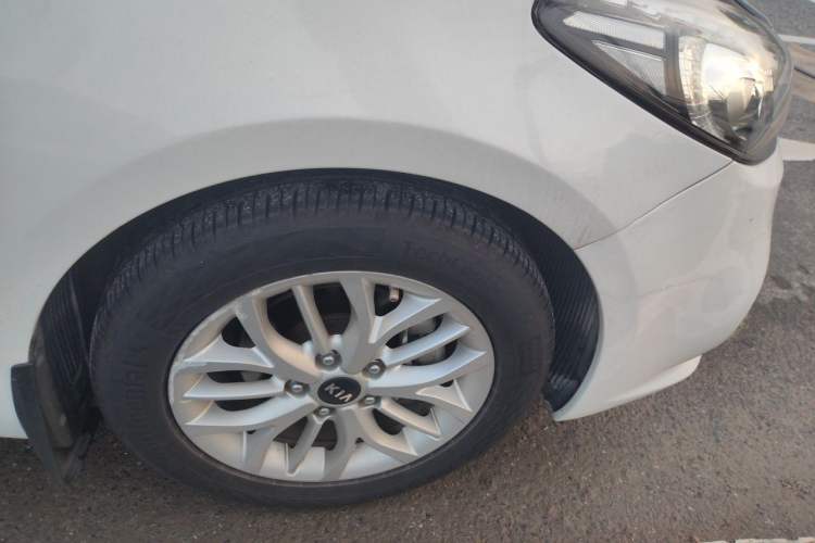Used Kia K3S 2014 1.6L Automatic GLS Right Front Wheel Hub