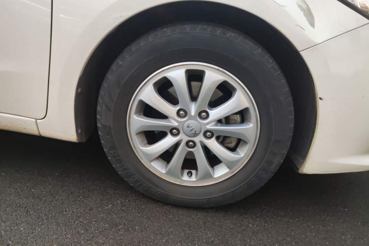 Used Kia K3S 2014 1.6L Automatic GL Right Front Wheel Hub