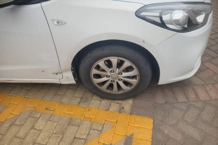 Used Kia K3S 2014 1.6L Automatic GL Right Front Wheel Hub