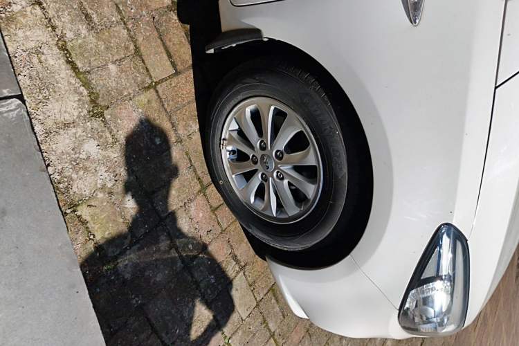 Used Kia K3S 2014 1.6L Automatic GL Right Front Wheel Hub