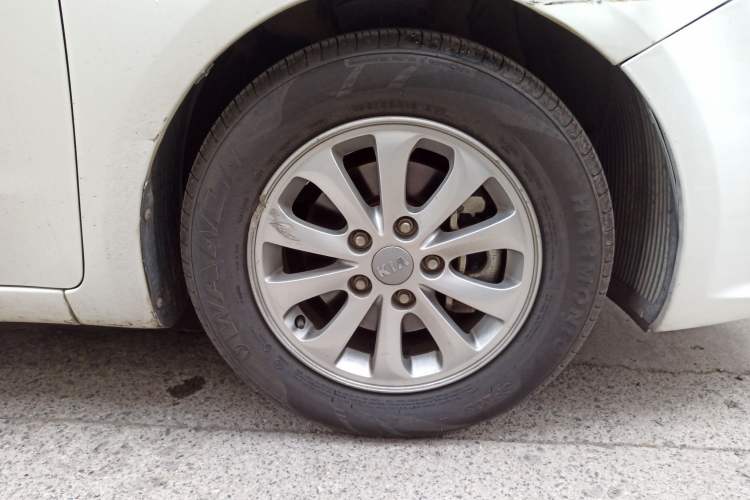 Used Kia K3S 2014 1.6L Automatic GL Right Front Wheel Hub