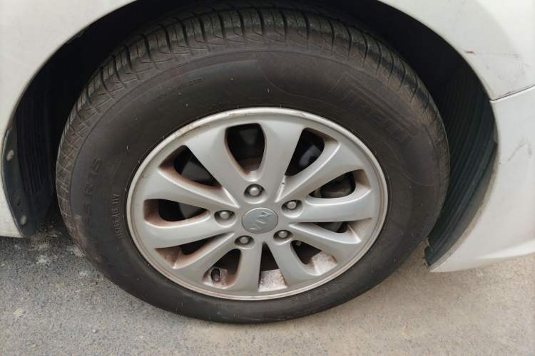Used Kia K3S 2014 1.6L Automatic GL Right Front Wheel Hub