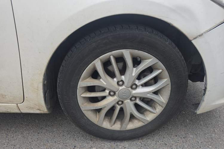 Used Kia K3S 2014 1.6L Automatic GLS Right Front Wheel Hub