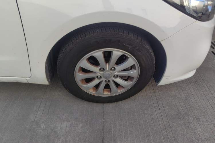 Used Kia K3S 2014 1.6L Automatic GL Right Front Wheel Hub