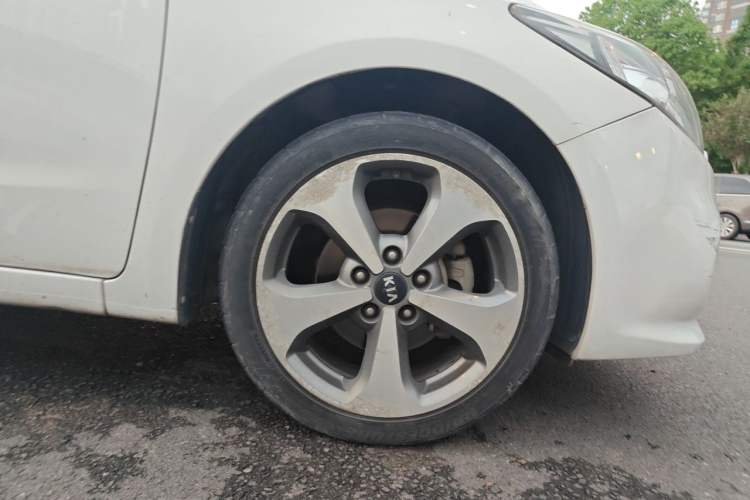 Used Kia K3S 2014 1.6L Automatic Premium Right Front Wheel Hub