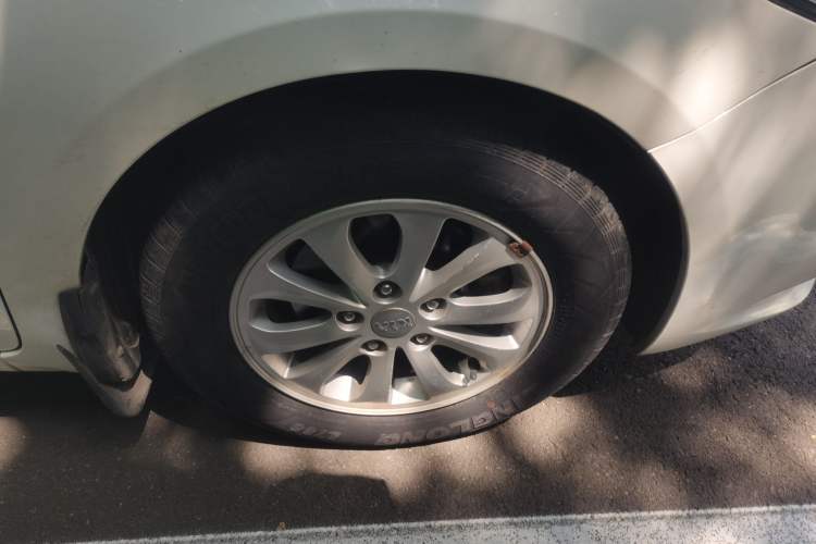 Used Kia K3S 2014 1.6L Automatic GL Right Front Wheel Hub