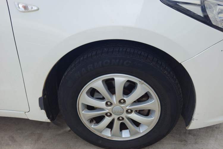 Used Kia K3S 2014 1.6L Automatic GL Right Front Wheel Hub