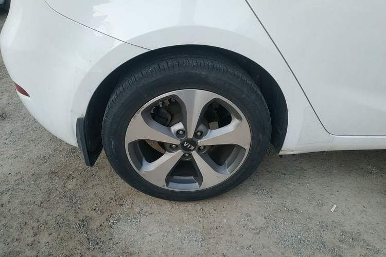 Used Kia K3S 2014 1.6L Automatic DLX Right Rear Wheel Hub
