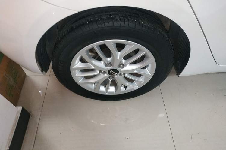 Used Kia K3S 2014 1.6L Automatic GLS Right Rear Wheel Hub