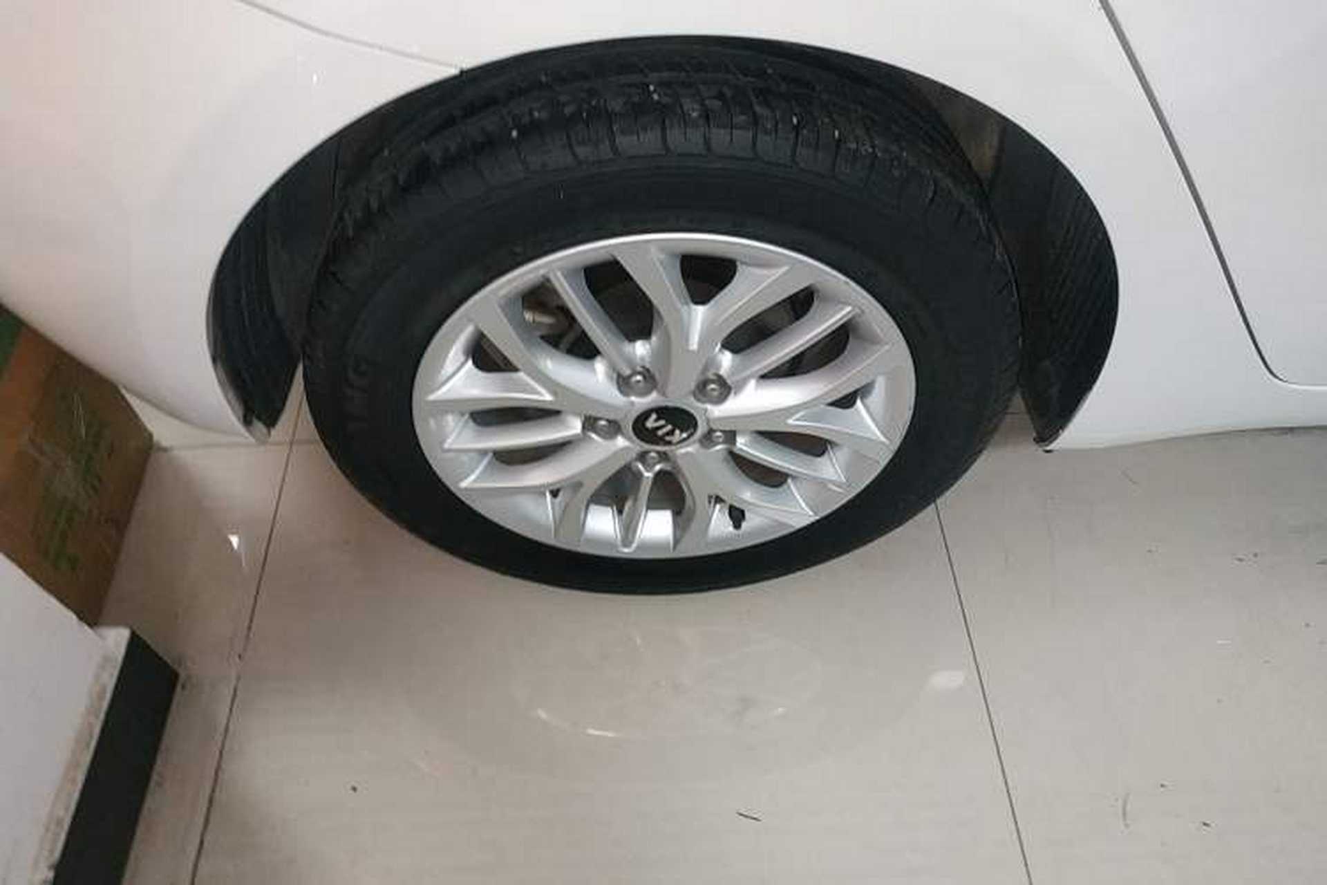 Used Kia K3S 2014 1.6L Automatic GLS Right Rear Wheel Hub