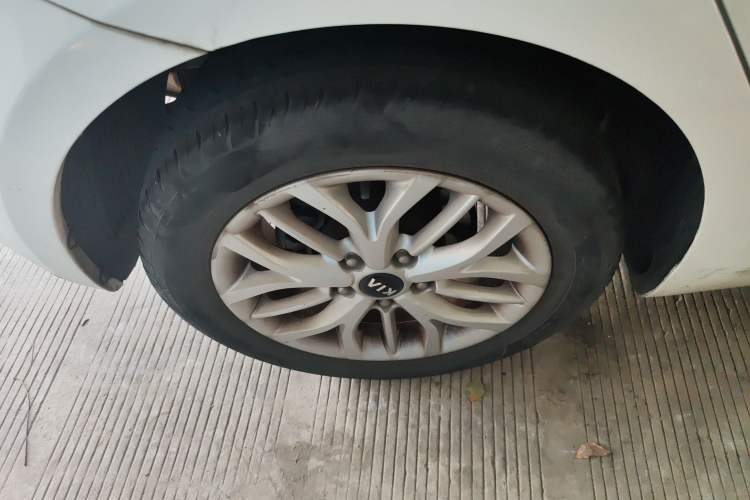 Used Kia K3S 2014 1.6L Automatic DLX Right Rear Wheel Hub
