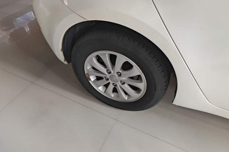 Used Kia K3S 2014 1.6L Automatic GL Right Rear Wheel Hub