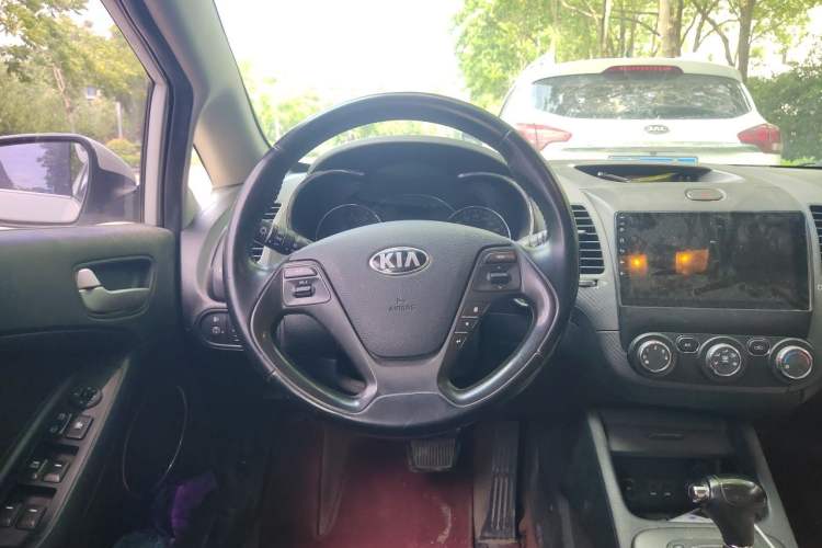 Used Kia K3S 2014 1.6L Automatic GLS Steering Wheel