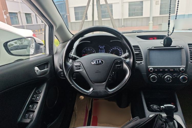 Used Kia K3S 2014 1.6L Automatic GLS Steering Wheel