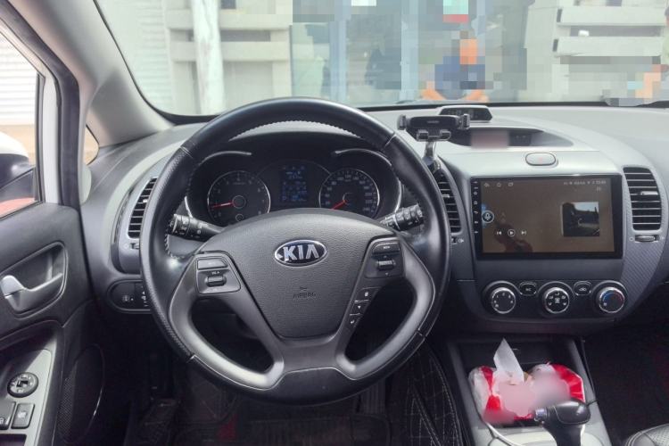 Used Kia K3S 2014 1.6L Automatic GLS Steering Wheel