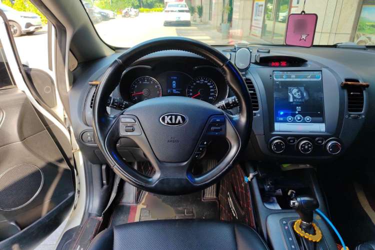 Used Kia K3S 2014 1.6L Automatic GLS Steering Wheel