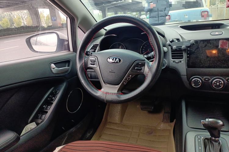 Used Kia K3S 2014 1.6L Automatic GLS Steering Wheel