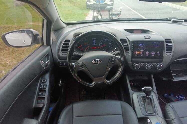 Used Kia K3S 2014 1.6L Automatic GLS Steering Wheel