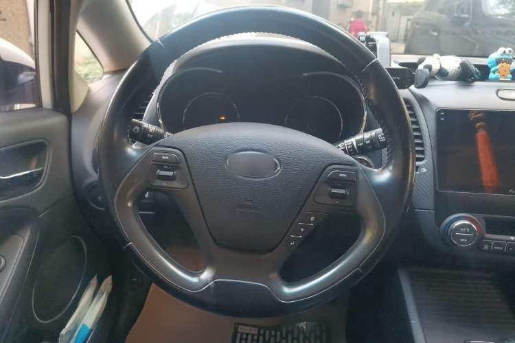Used Kia K3S 2014 1.6L Automatic DLX Steering Wheel