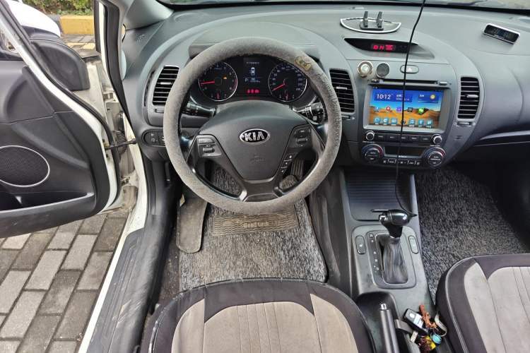 Used Kia K3S 2014 1.6L Automatic DLX Steering Wheel