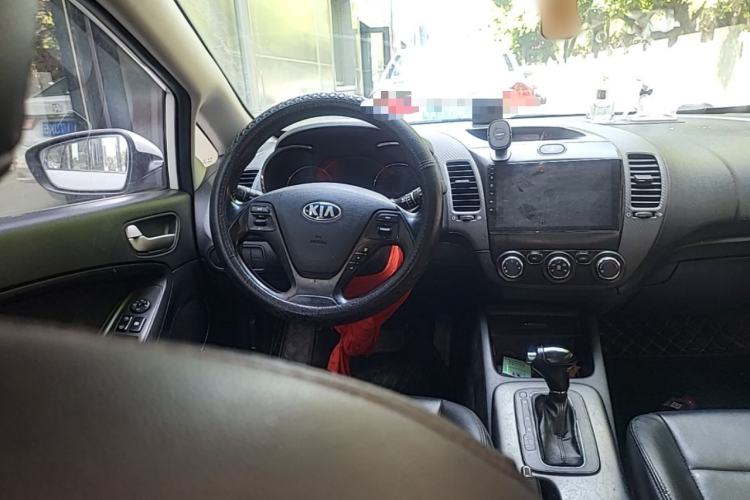 Used Kia K3S 2014 1.6L Automatic GLS Steering Wheel