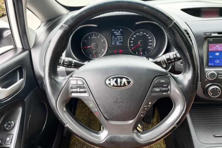 Used Kia K3S 2014 1.6L Automatic GLS Steering Wheel