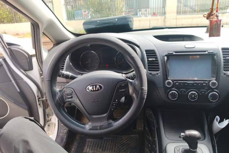 Used Kia K3S 2014 1.6L Automatic GLS Steering Wheel