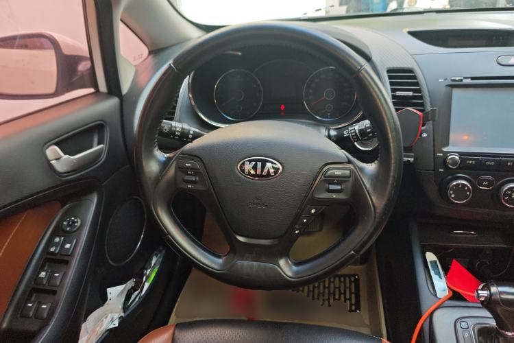 Used Kia K3S 2014 1.6L Automatic GLS Steering Wheel