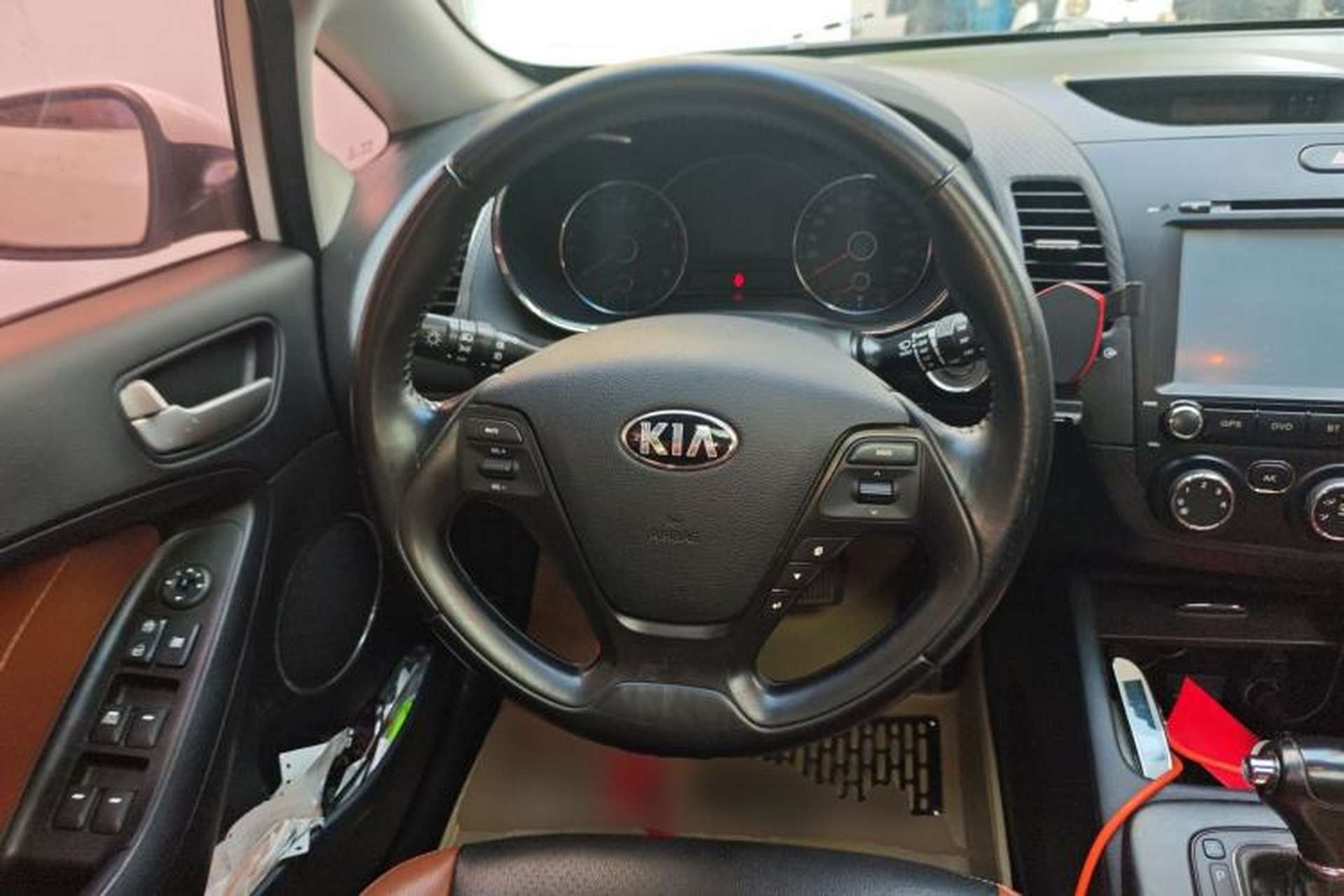 Used Kia K3S 2014 1.6L Automatic GLS Steering Wheel