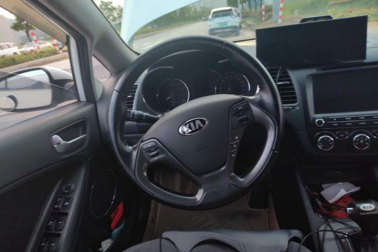 Used Kia K3S 2014 1.6L Automatic GLS Steering Wheel