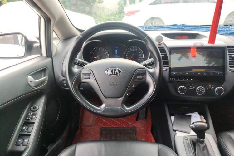 Used Kia K3S 2014 1.6L Automatic GLS Steering Wheel