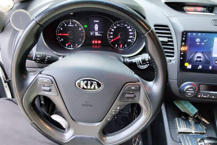 Used Kia K3S 2014 1.6L Automatic DLX Steering Wheel