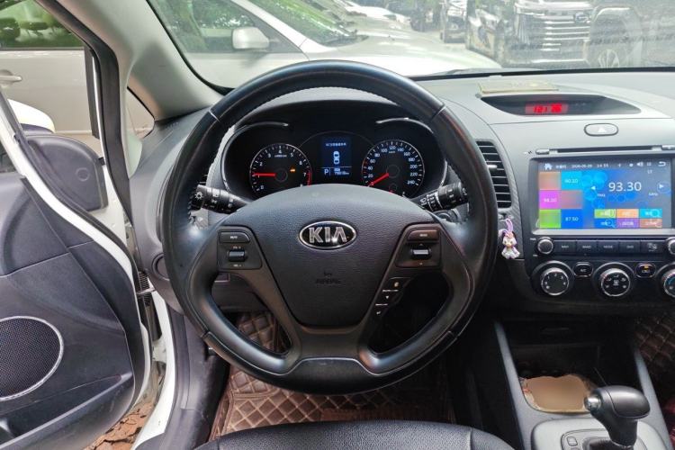 Used Kia K3S 2014 1.6L Automatic GLS Steering Wheel