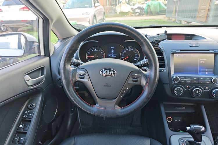 Used Kia K3S 2014 1.6L Automatic GLS Steering Wheel