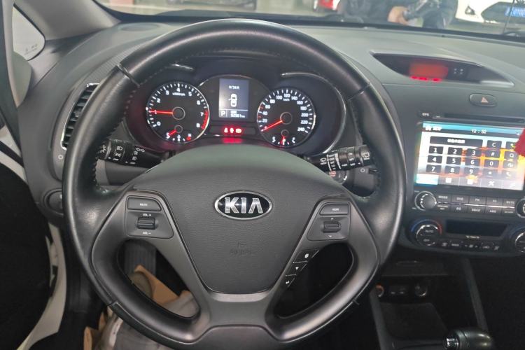 Used Kia K3S 2014 1.6L Automatic DLX Steering Wheel