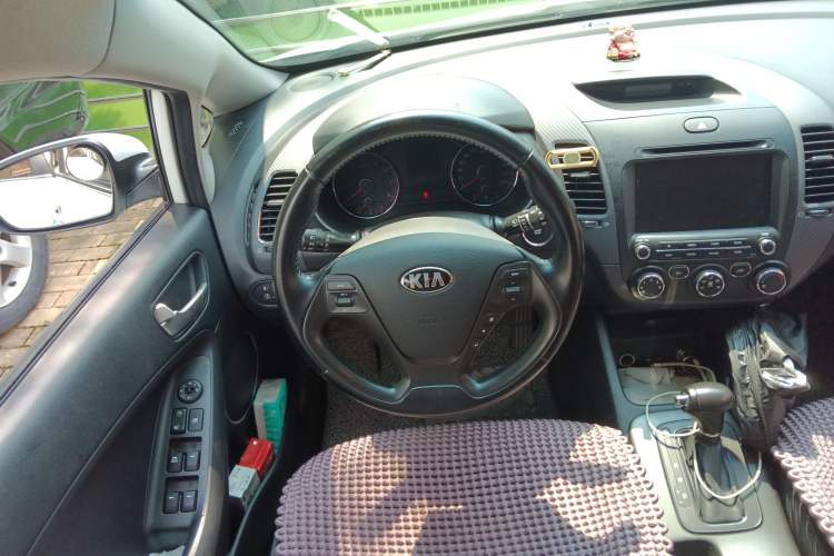 Used Kia K3S 2014 1.6L Automatic GLS Steering Wheel