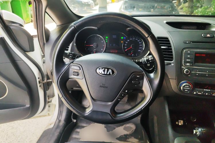 Used Kia K3S 2014 1.6L Automatic DLX Steering Wheel