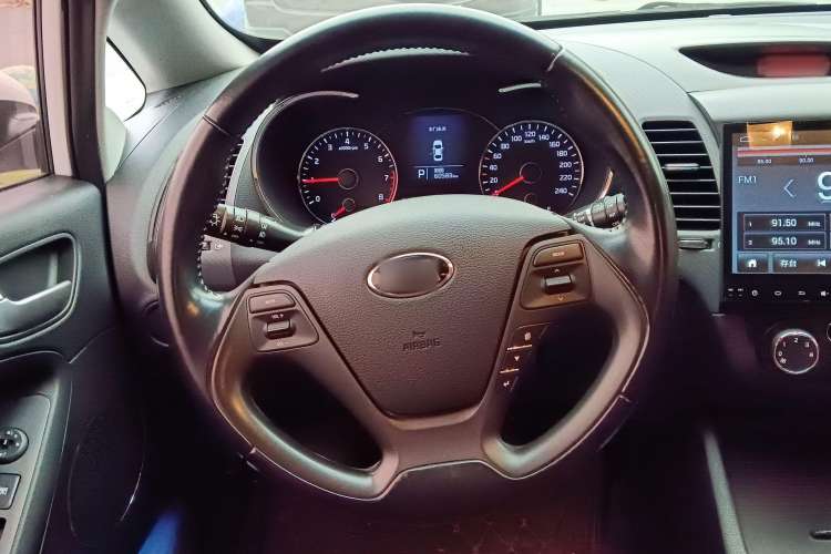 Used Kia K3S 2014 1.6L Automatic GLS Steering Wheel