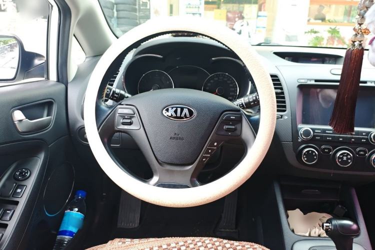 Used Kia K3S 2014 1.6L Automatic GLS Steering Wheel