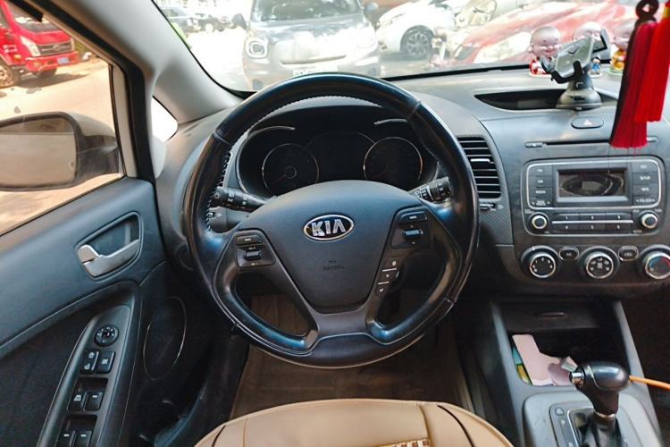 Used Kia K3S 2014 1.6L Automatic GLS Steering Wheel
